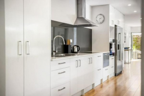 Forest View Apartment with Parking and Garden